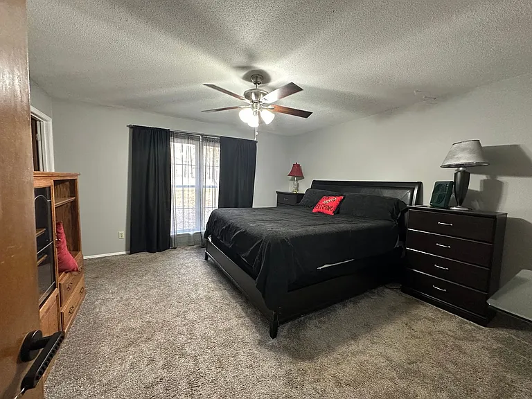 809 Knights Ct — Photo 4