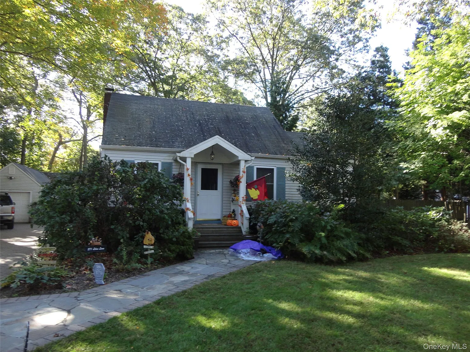 3 bed, 1.0 bath, 1224 sqft, $3,800 — Photo 1