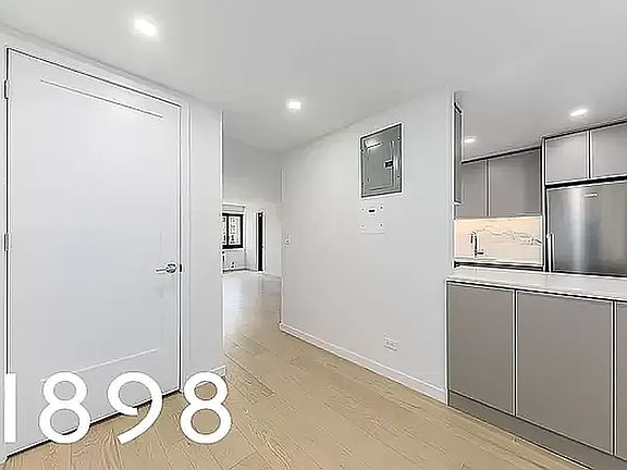 3rd image of 561 Amsterdam Ave #2A