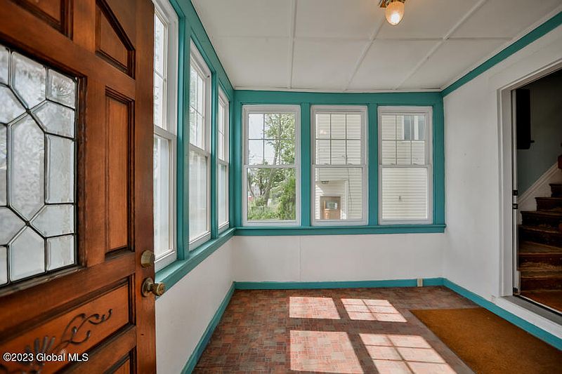 4th image of 24 Crabapple Lane