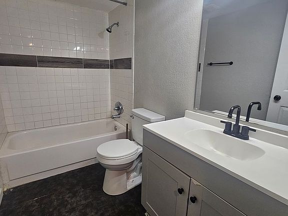 4th image of 3410 Heatherton Dr APT 6
