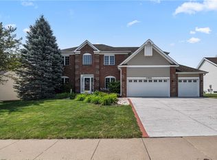 13926 Oak Brook Dr, Urbandale, IA 50323