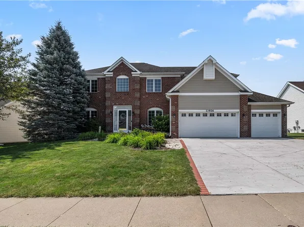 13926 Oak Brook Dr, Urbandale, IA 50323