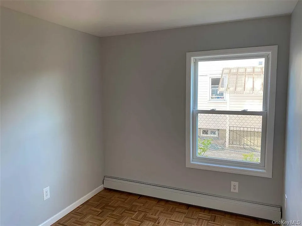 158 Rhodes Ave