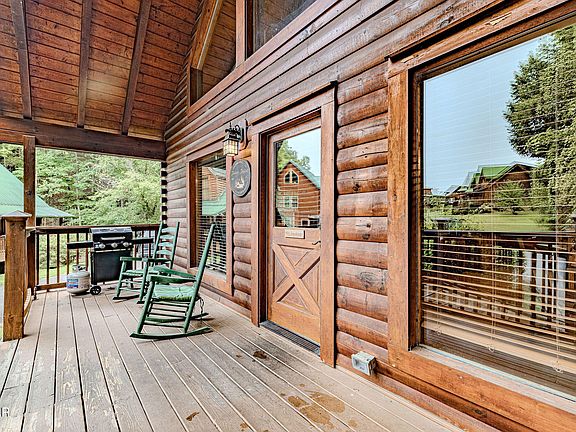 5th image of 563 Blackberry Ridge Way