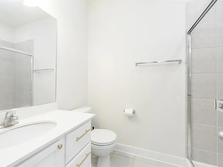 15406 Easton Gate Ln — Photo 32