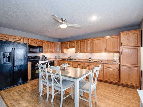 3rd image of 1652 Exchange St Unit 4