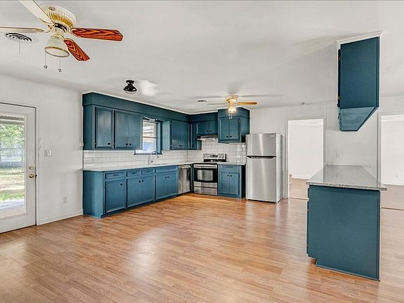 3rd image of 150 Lynn Dr