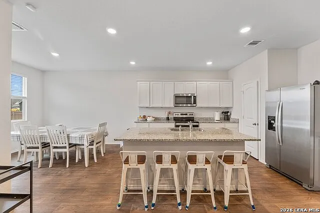 4 bed, 3.0 bath, 2275 sqft, $2,500 — Photo 4
