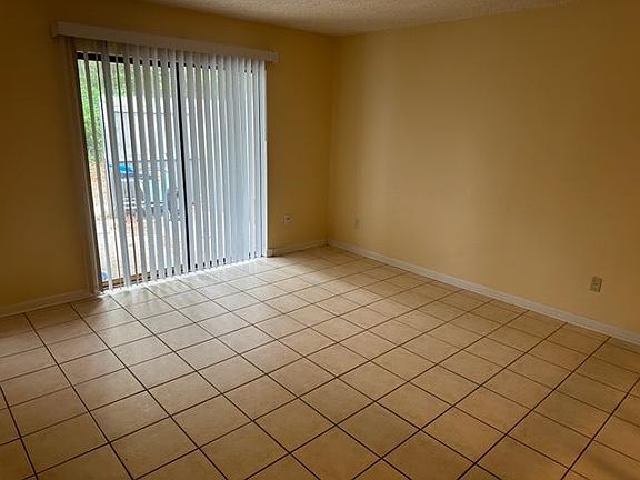 3rd image of 3365 Green Briar Cir APT A