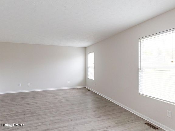 5th image of 3024 Mary Crest Dr