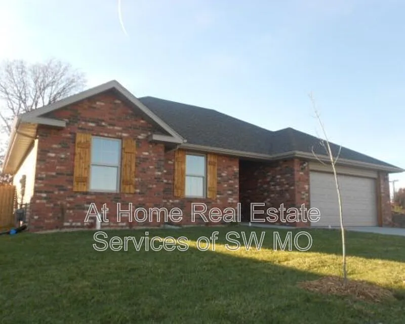 3 bed, 2.0 bath, 1467 sqft, $1,680 — Photo 1