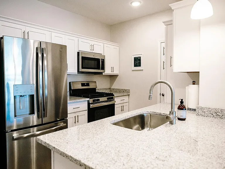 600 River Road Apartments — Photo 7