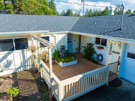 3rd image of 2950 Greenbriar St