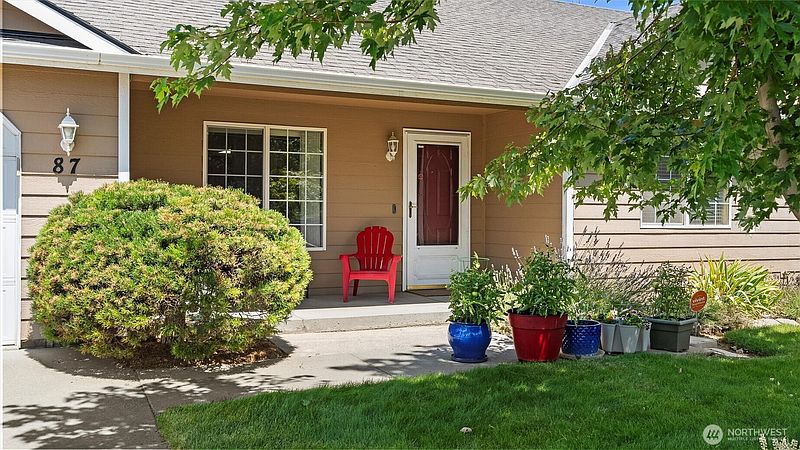 3rd image of 87 Sullivan Place