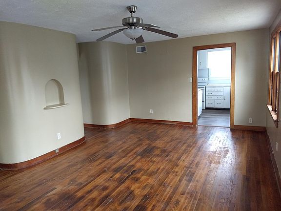 5th image of 1530 N Irving St