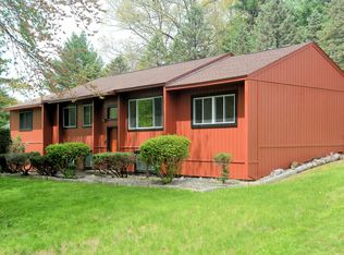 29 W Dillenbeck Dr, Albany, NY 12203