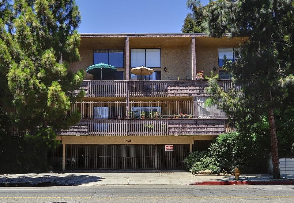 Only four units in building.