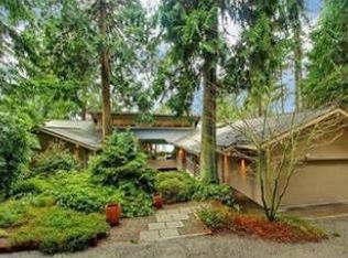 12281 Arrow Point Loop NE, Bainbridge Island, WA 98110