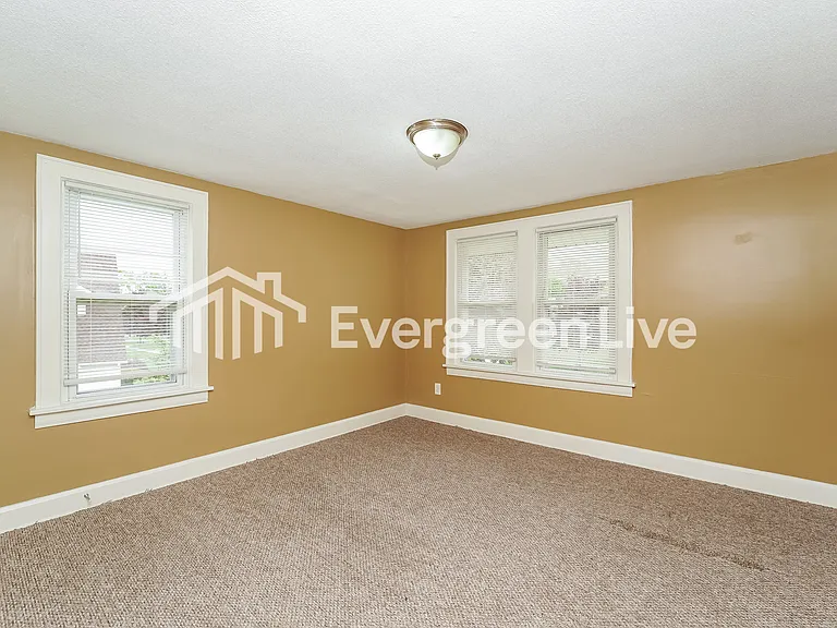864 Packard Dr — Photo 11