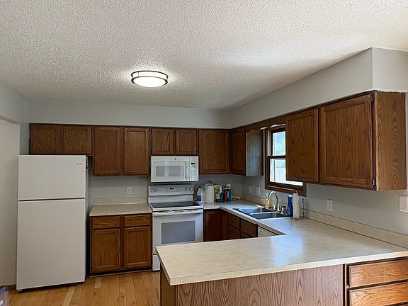 2nd image of 686 Plainfield Ct #1