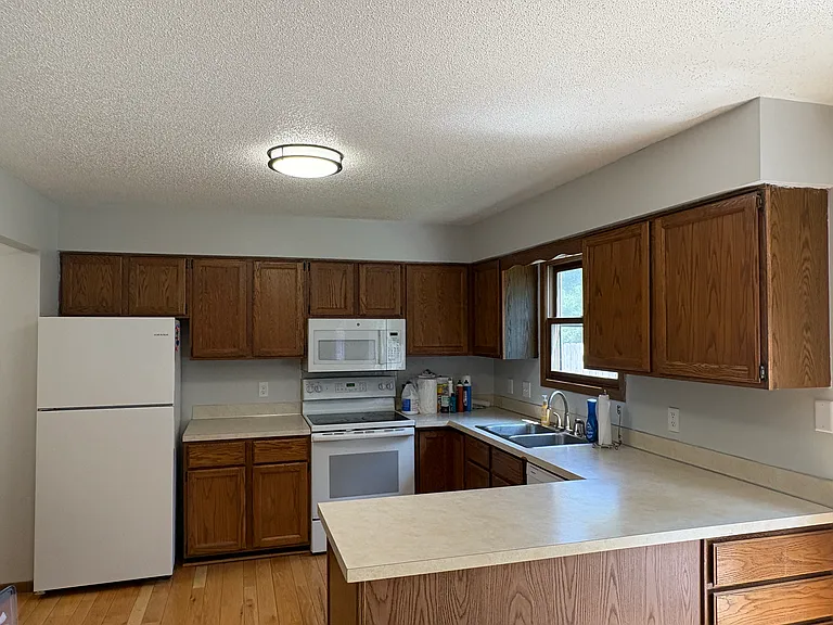686 Plainfield Ct #1 — Photo 2