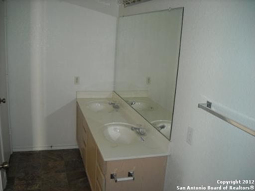 3rd image of 14423 NE BILTMORE GLN