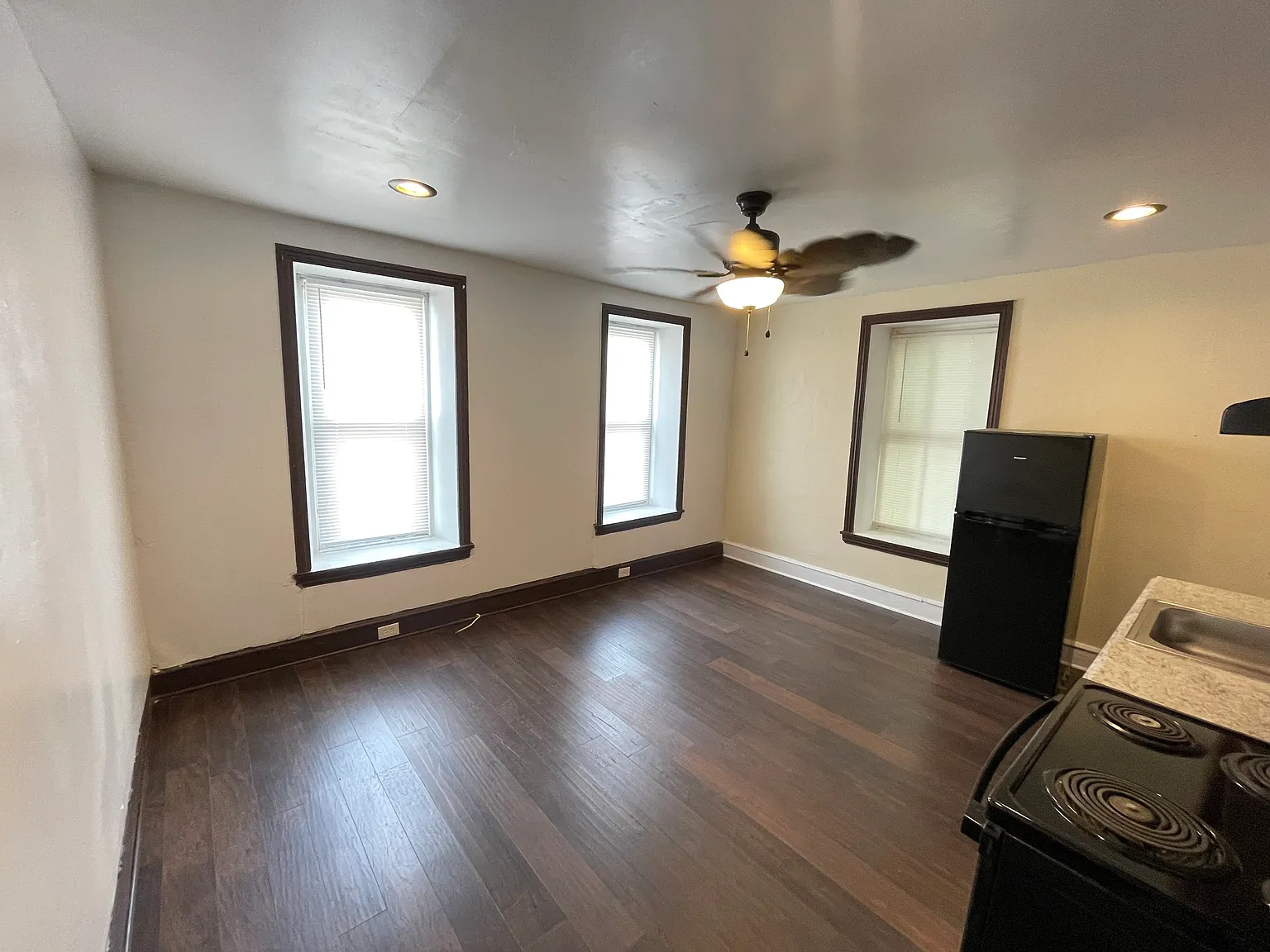 1 bed, $900 — Photo 3