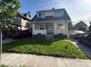 986 Evangeline Rd, Cleveland, OH 44110