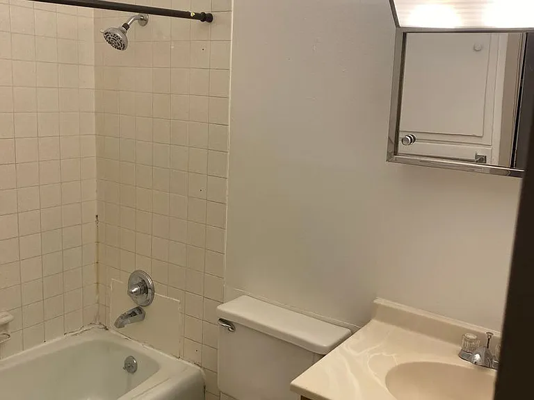 Crown Point Apartments — Photo 10