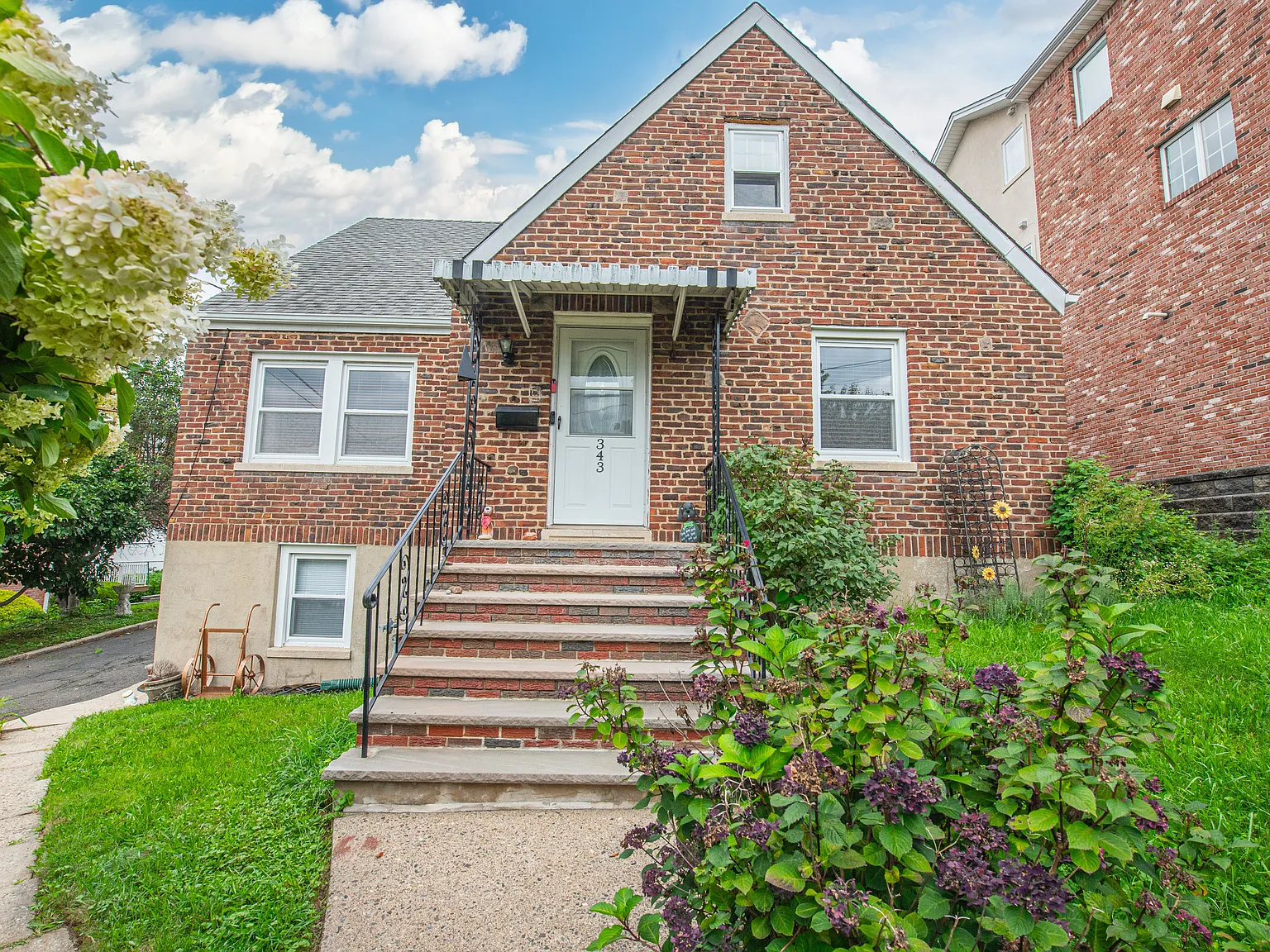 2 bed, $1,900 — Photo 1