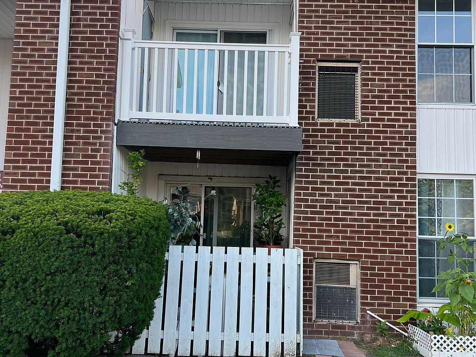 2nd Floor modern Balcony