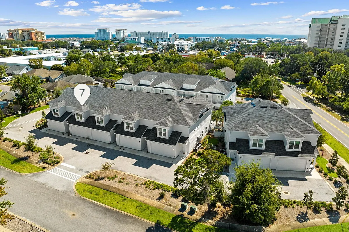 Building Photo - 100 Beach Dr #7