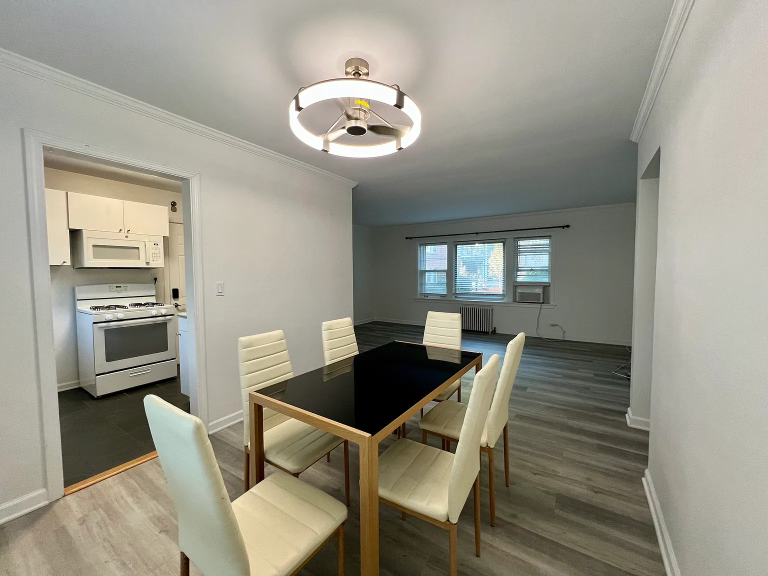 2 bed, 1000 sqft, $2,200 — Photo 3
