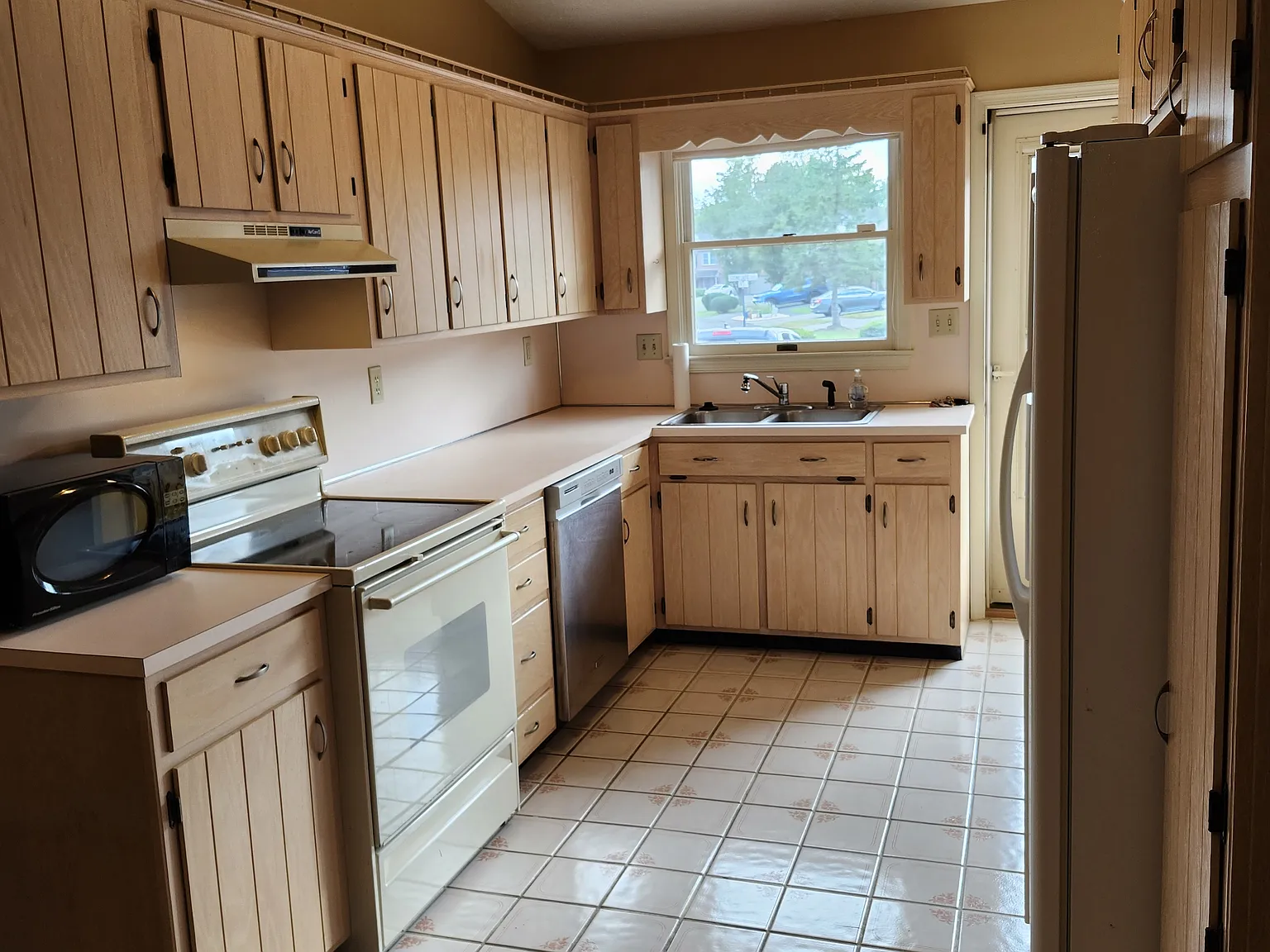 2 bed, 960 sqft, $1,300 — Photo 3