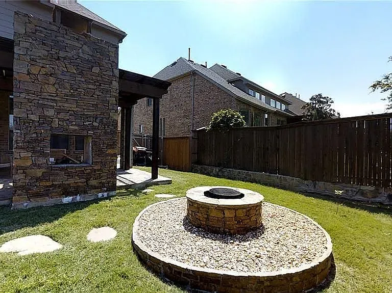 2537 Roseville Dr — Photo 35