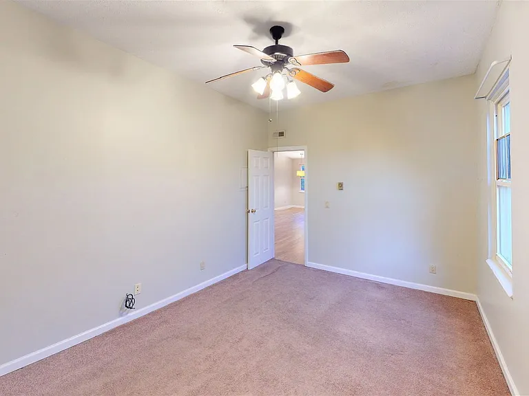2667 Bellevue Ave #3 — Photo 6