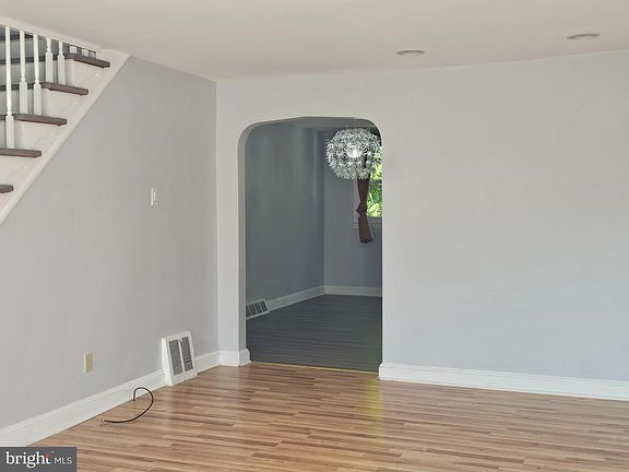 3rd image of 1521 W End Dr