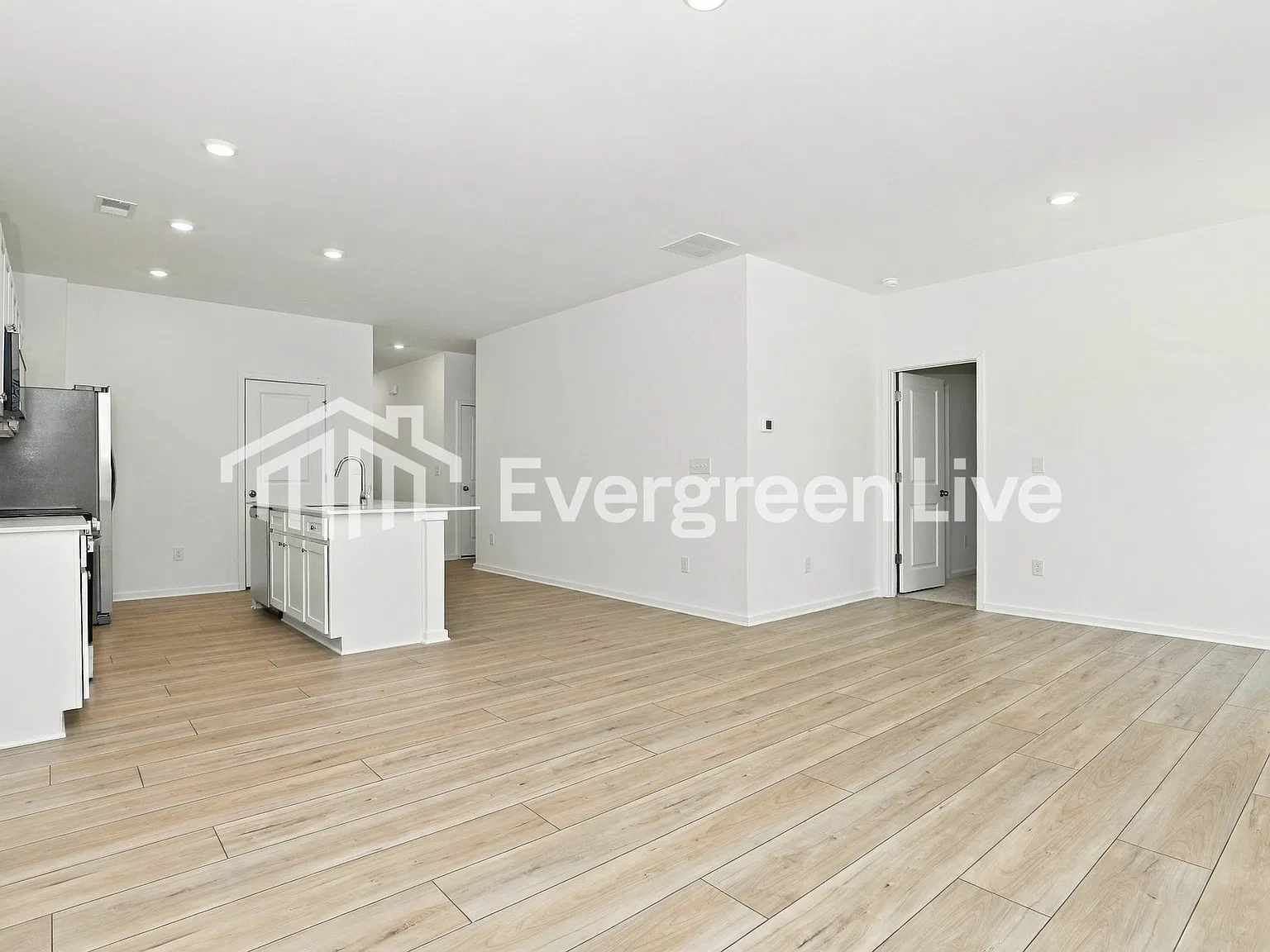 3 bed, 2.0 bath, 1274 sqft, $1,945 — Photo 4