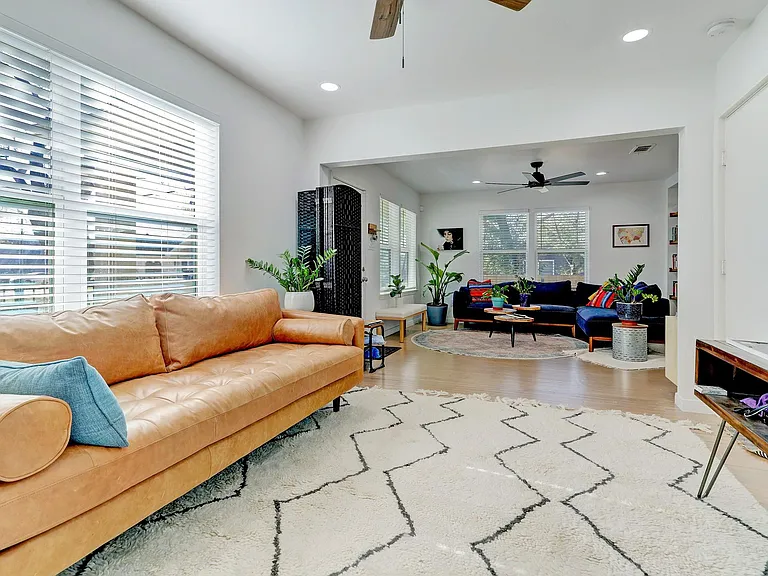 4801 Avenue H — Photo 7