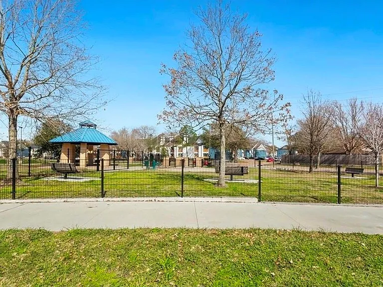 11623 Waldemar Dr — Photo 17