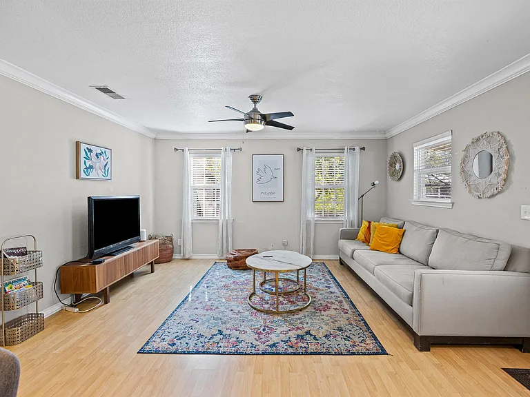 1137 Richardine Ave — Photo 2