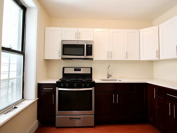 666 Hancock Street image 3 of 12