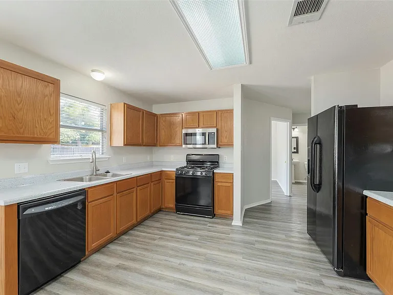 113 Matthew Dr — Photo 13