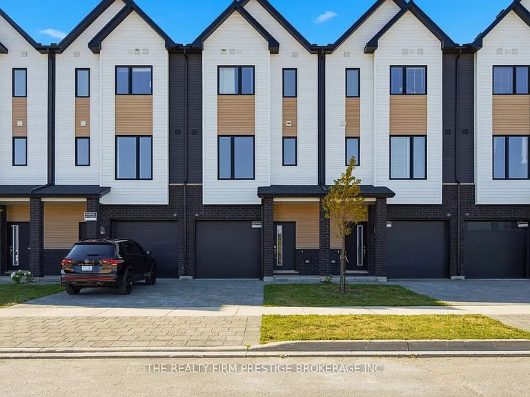 1595 Capri Cres #28 — Photo 1