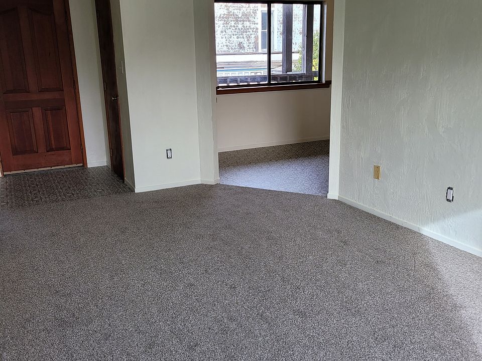 Living room showing Front Door and Dining Nook