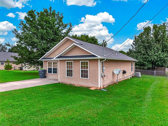 3rd image of 1173 Rosella Dr