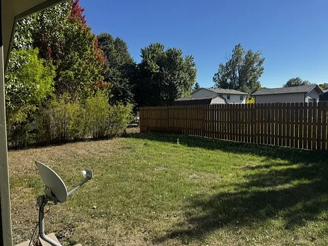 3 bed, 1063 sqft, $2,100 — Photo 2