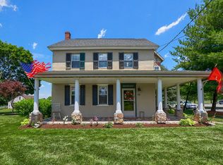 19 School Dr, Leola, PA 17540