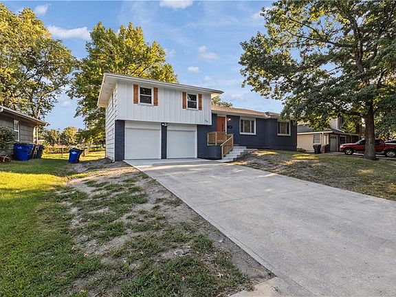 2nd image of 1202 E Ridgeway Dr